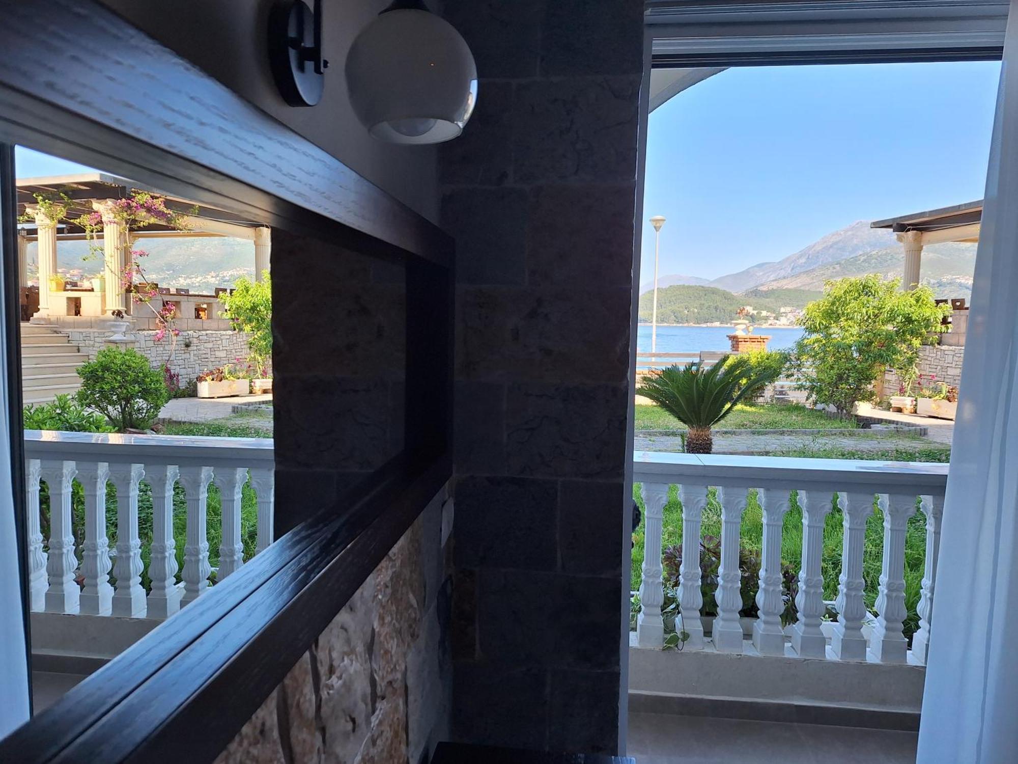 Hotel Castle Himarë